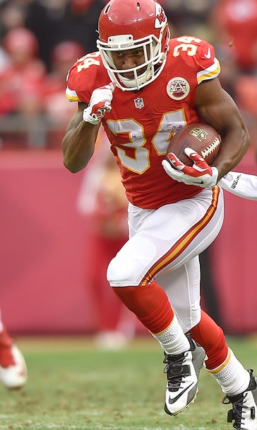 Alex Smith, Knile Davis help Chiefs blow past Raiders